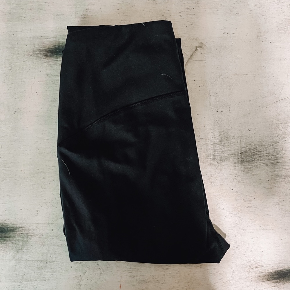 Black athletic leggings